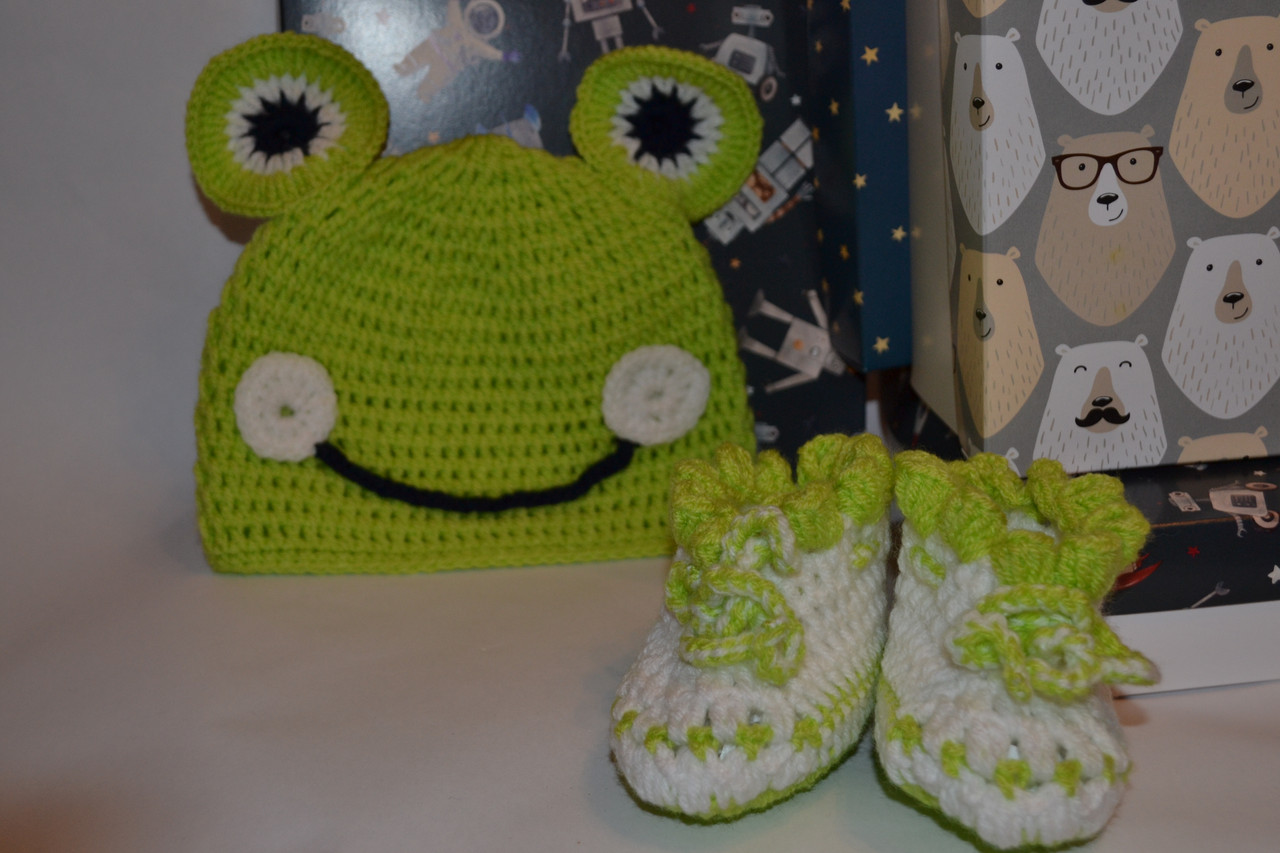 Комплект для новорождённых : пинетки и шапка ручной работы - фото 4 - id-p116665098