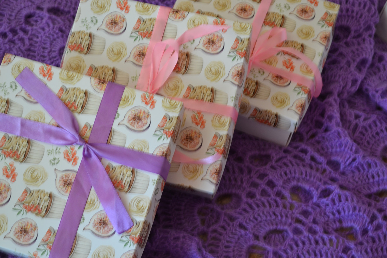 Подарочный набор для мамы - шаль вязаная треугольная ажурная ручной работы в коробке - фото 10 - id-p95603306