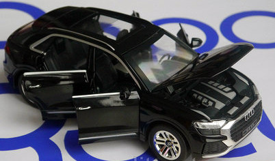 Ауди Ку-8 Audi Q8 черная и белая открываются двери капот багажник, звук, фары 16,5см. - фото 1 - id-p117156198