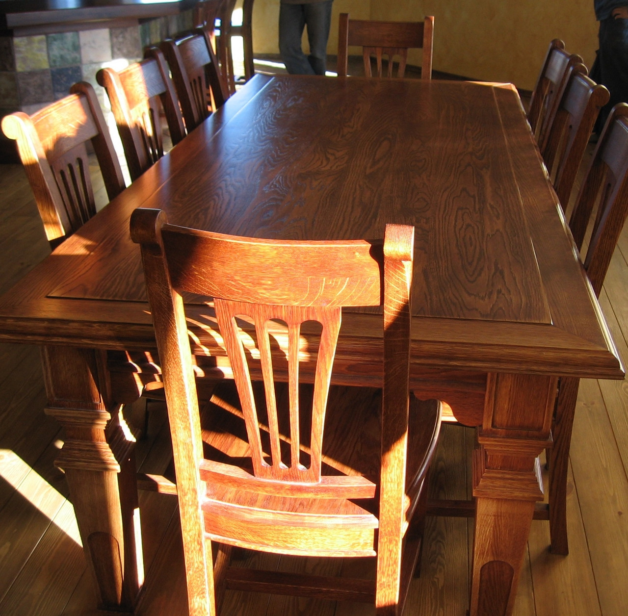 Стол обеденный из массива дерева bestkaminy ru. Стол кухонный деревянный. Стол кухонный дубовый. Массивный стол из дерева. Массивный дубовый стол.