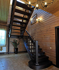 Лестница в деревянный дом