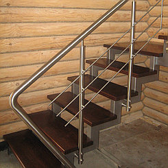 Лестницы на металлических косоурах из дуба