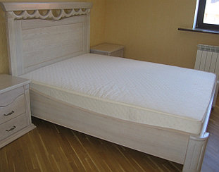 Кровать со спальным местом 2000 х 1600 мм. + 2 прикроватные тумбочки + туалетный столик