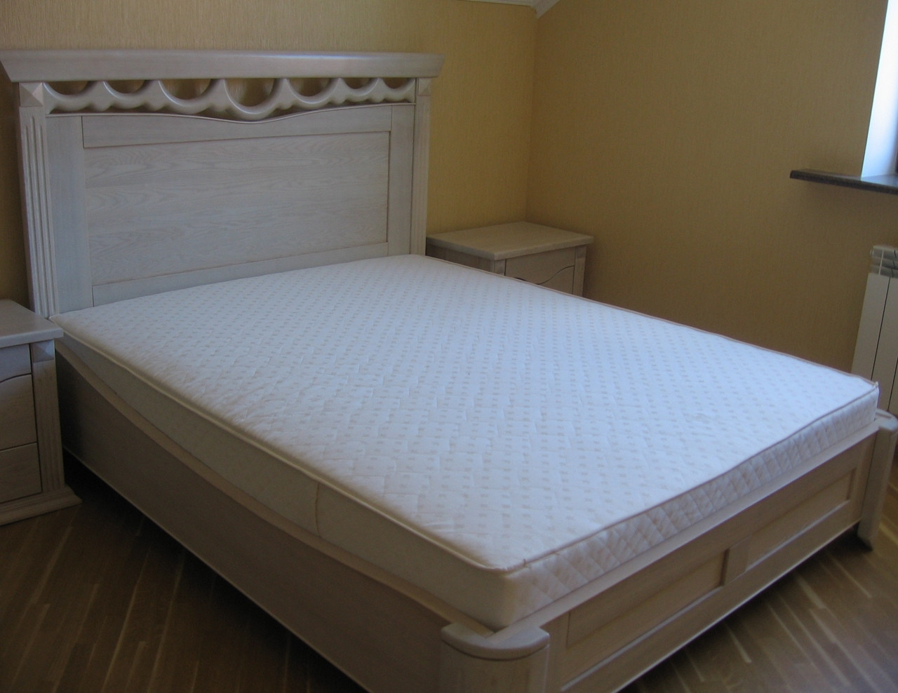 Кровать со спальным местом 2000 х 1600 мм. + 2 прикроватные тумбочки + туалетный столик - фото 3 - id-p117461326