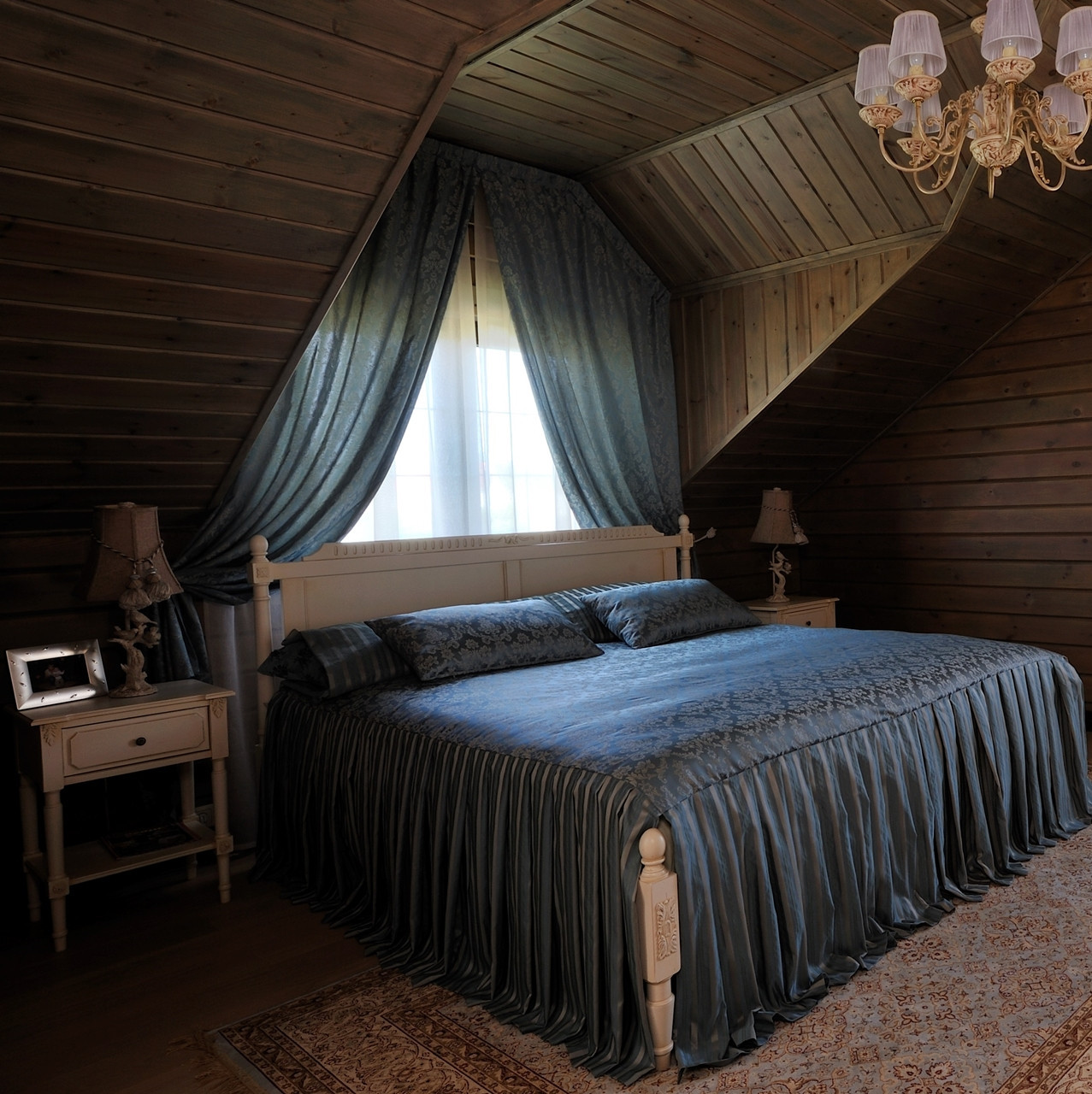 Кровать со спальным местом 2000 х 1800 мм. + 2 прикроватные тумбочки + туалетный столик - фото 1 - id-p117461330