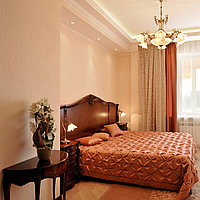Кровать со спальным местом 2000 х 1400 мм. + 2 прикроватные тумбочки + комод + зеркало