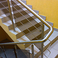 Ограждение для лестниц из нержавеющей стали и стекла