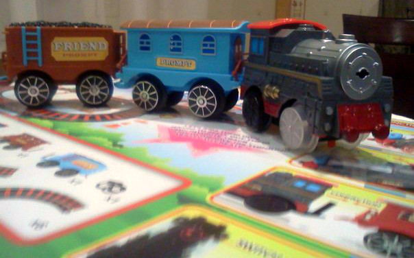 Железная дорога детская паровозик Томас чагинтон свет+звук - фото 3 - id-p7146432