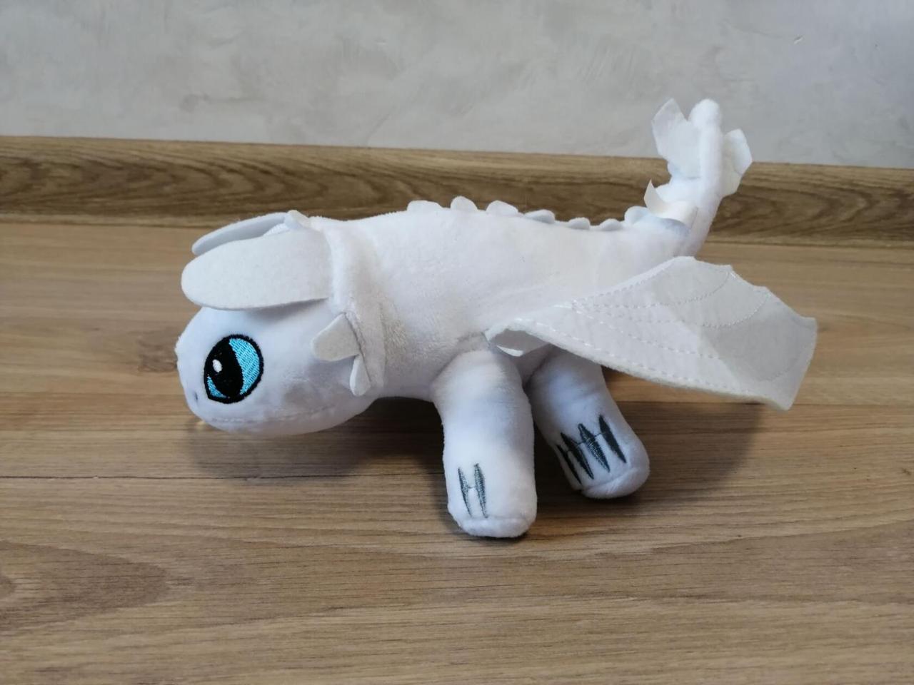 Мягкая игрушка дракон "Дневная фурия" на присоске, рост 25 см