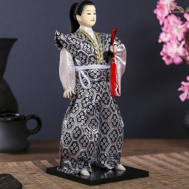 Кукла коллекционная "Самурай в сером кимоно с мечом" 30х12,5х12,5 см - фото 1 - id-p117917622
