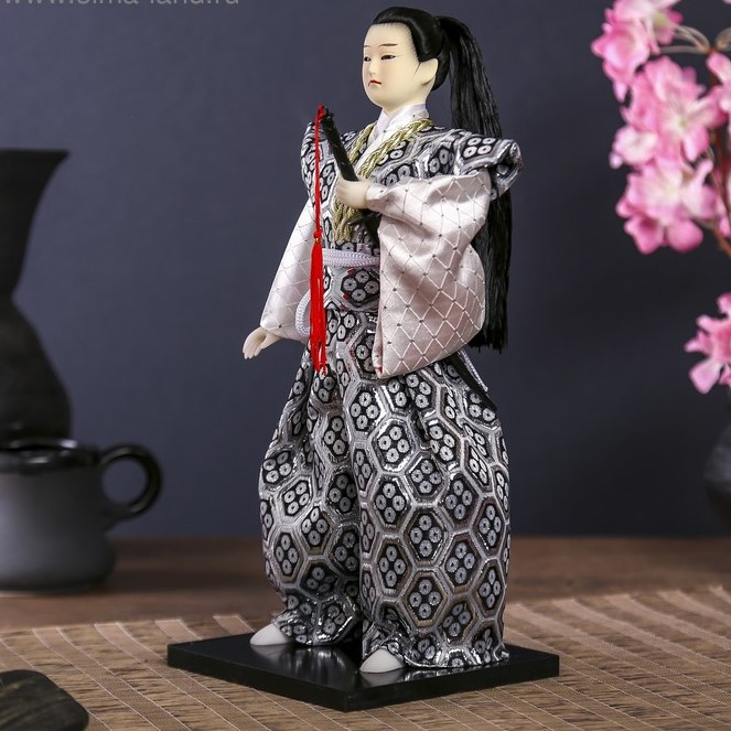 Кукла коллекционная "Самурай в сером кимоно с мечом" 30х12,5х12,5 см - фото 2 - id-p117917622
