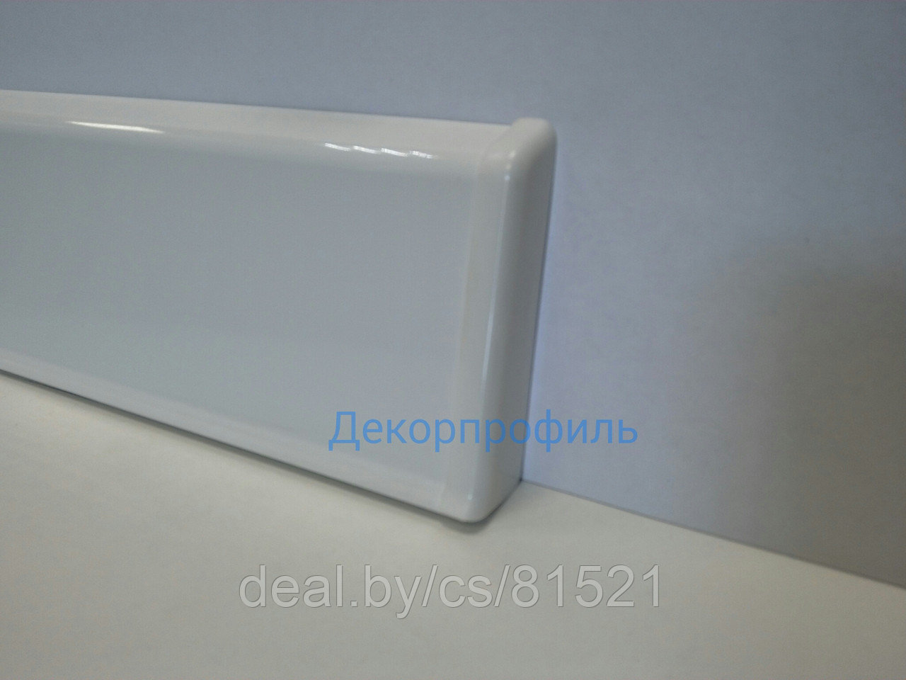 Плинтус Деконика 70 Белый глянец