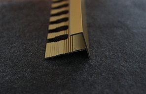 F образный профиль для плитки и ступеней 10мм золото 270см
