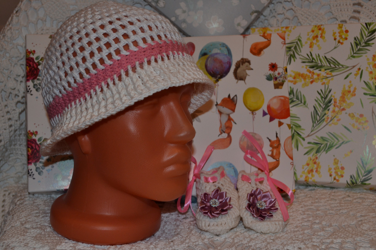 Комплект: шапочка и пинетки для малышки в подарочной коробке - фото 2 - id-p118432259
