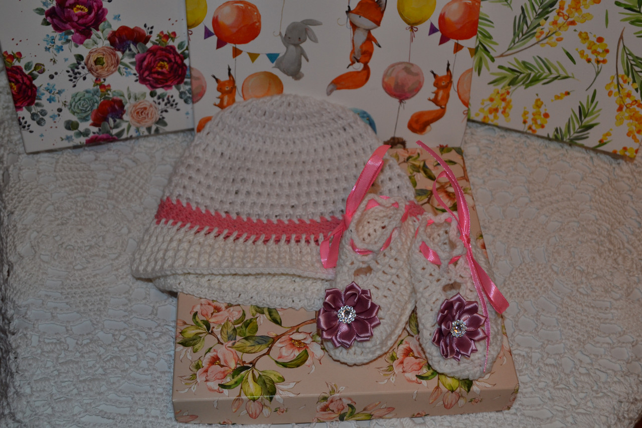 Комплект: шапочка и пинетки для малышки в подарочной коробке - фото 5 - id-p118432259