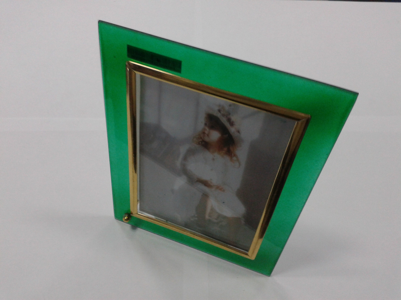 Рамка стеклянная для фото размером 10х15 см.