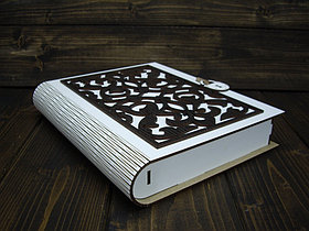 Книга-шкатулка №3 "Французская лилия" цвет: белый, накладка цвет: венге