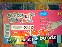 Детский набор Rainbow Loom резинки для плетения браслетов 2600 резинок 6 кулончиков , футляр и станок
