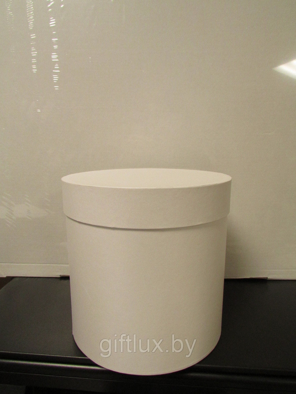 Коробка подарочная круглая "Однотон", 10*10 см (Imitlin Pearl) - фото 1 - id-p52892422