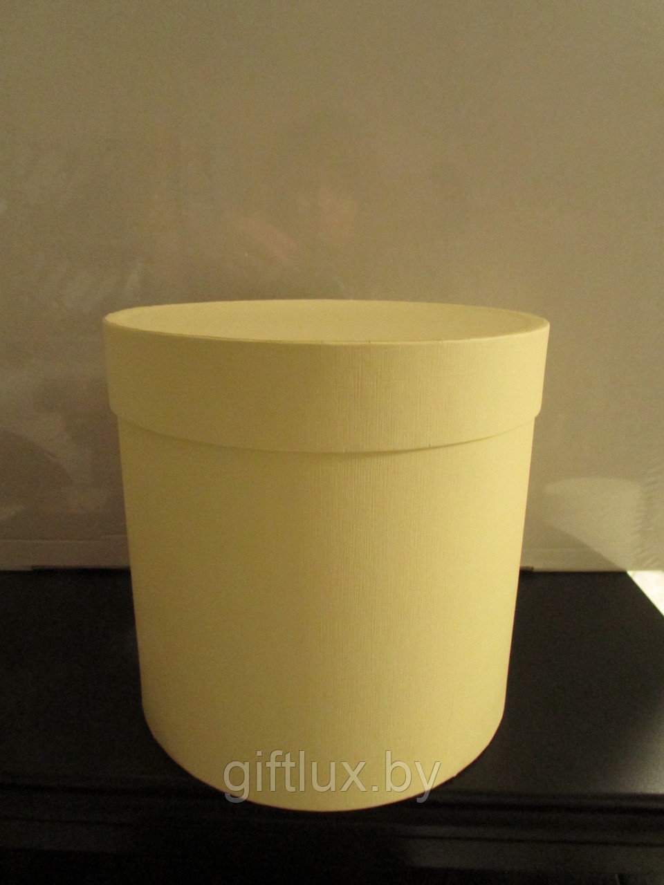 Коробка подарочная круглая "Однотон", 20*20 см (Imitlin) кремовый