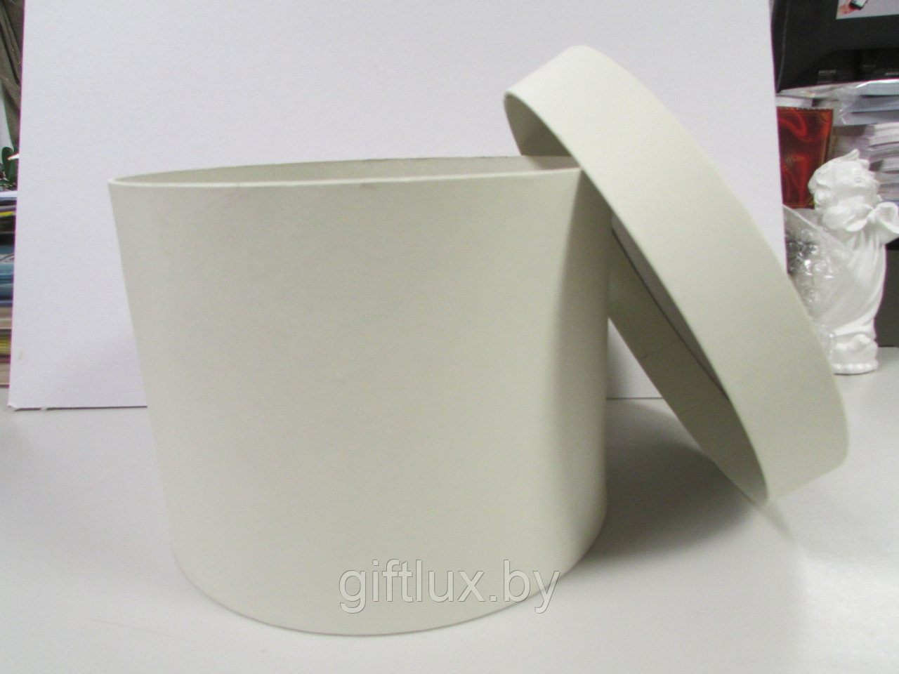 Коробка подарочная круглая "Однотон", 20*15 см (Imitlin) ваниль