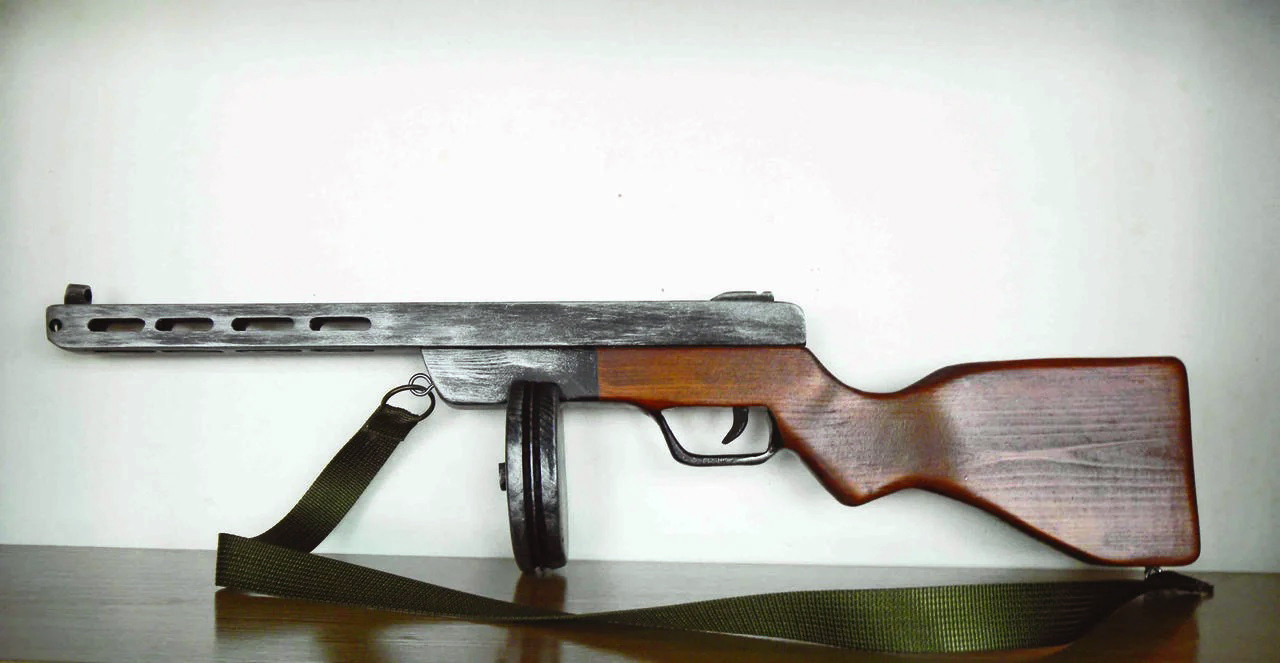 Пистолет-пулемёт Шпагина (деревянная модель) - фото 1 - id-p119190101
