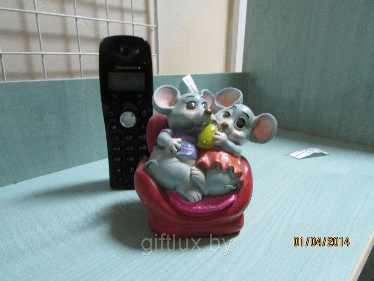 Сувенир-копилка "Мышки на диване", 11*11 см