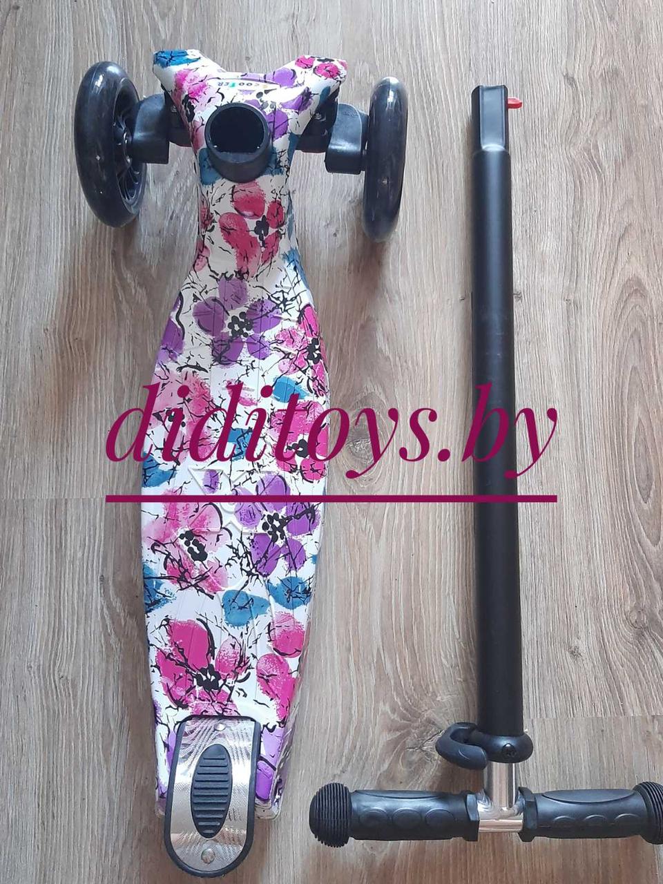 ДЕТСКИЙ САМОКАТ SCOOTER GRAFFITI  MAXI PRINT   3 -Х КОЛЕСНЫЙ (РЕГ. РУЧКА, СВЕТ.КОЛЕСО)