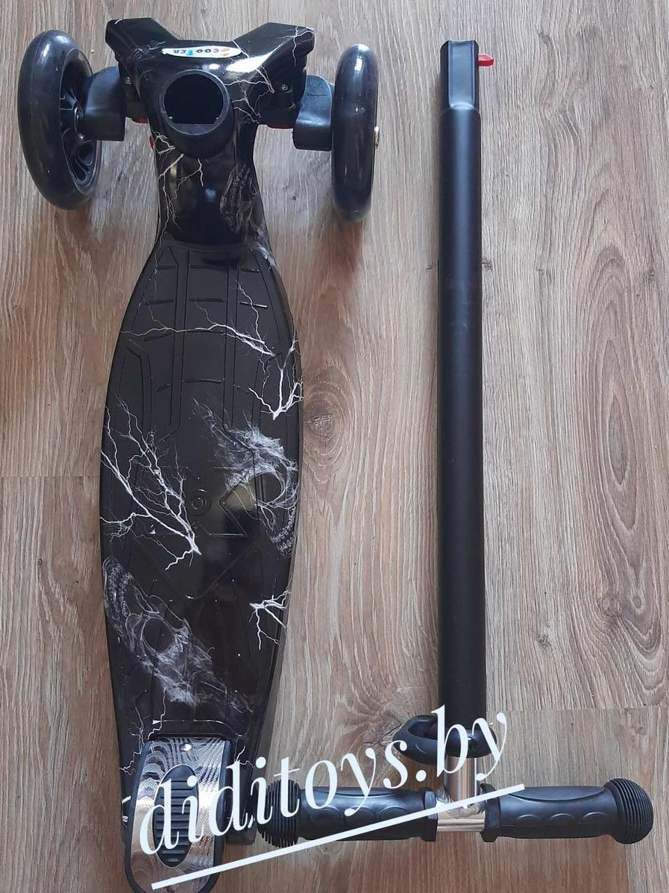 ДЕТСКИЙ САМОКАТ SCOOTER GRAFFITI MAXI PRINT 3 -Х КОЛЕСНЫЙ (РЕГ. РУЧКА, СВЕТ.КОЛЕСО)