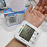 Цифровой тонометр на запястье Blood Pressure Monitor KWL-W01, фото 8