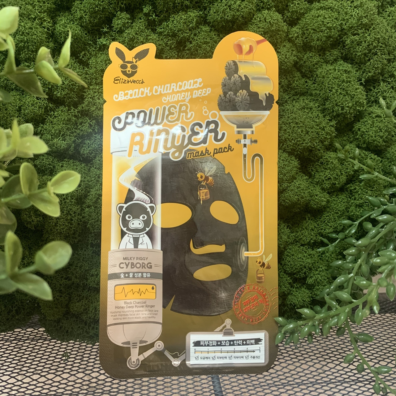 Тканевая маска с древесным углем Elizavecca Black Charcoal Honey Deep Power Ringer Mask Pack - фото 1 - id-p120453170