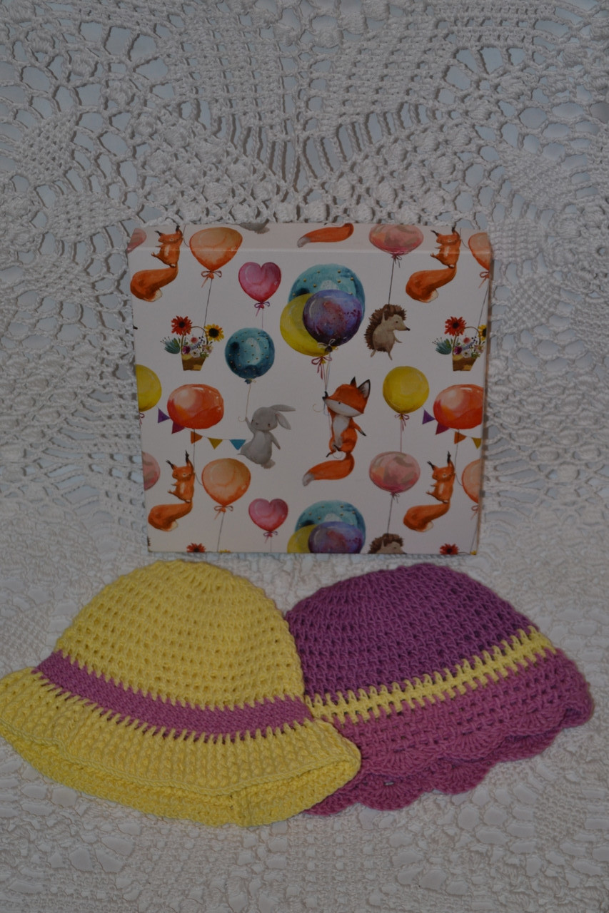 Подарочный комплект для девочки : две вязаные шапки - фото 2 - id-p120695193