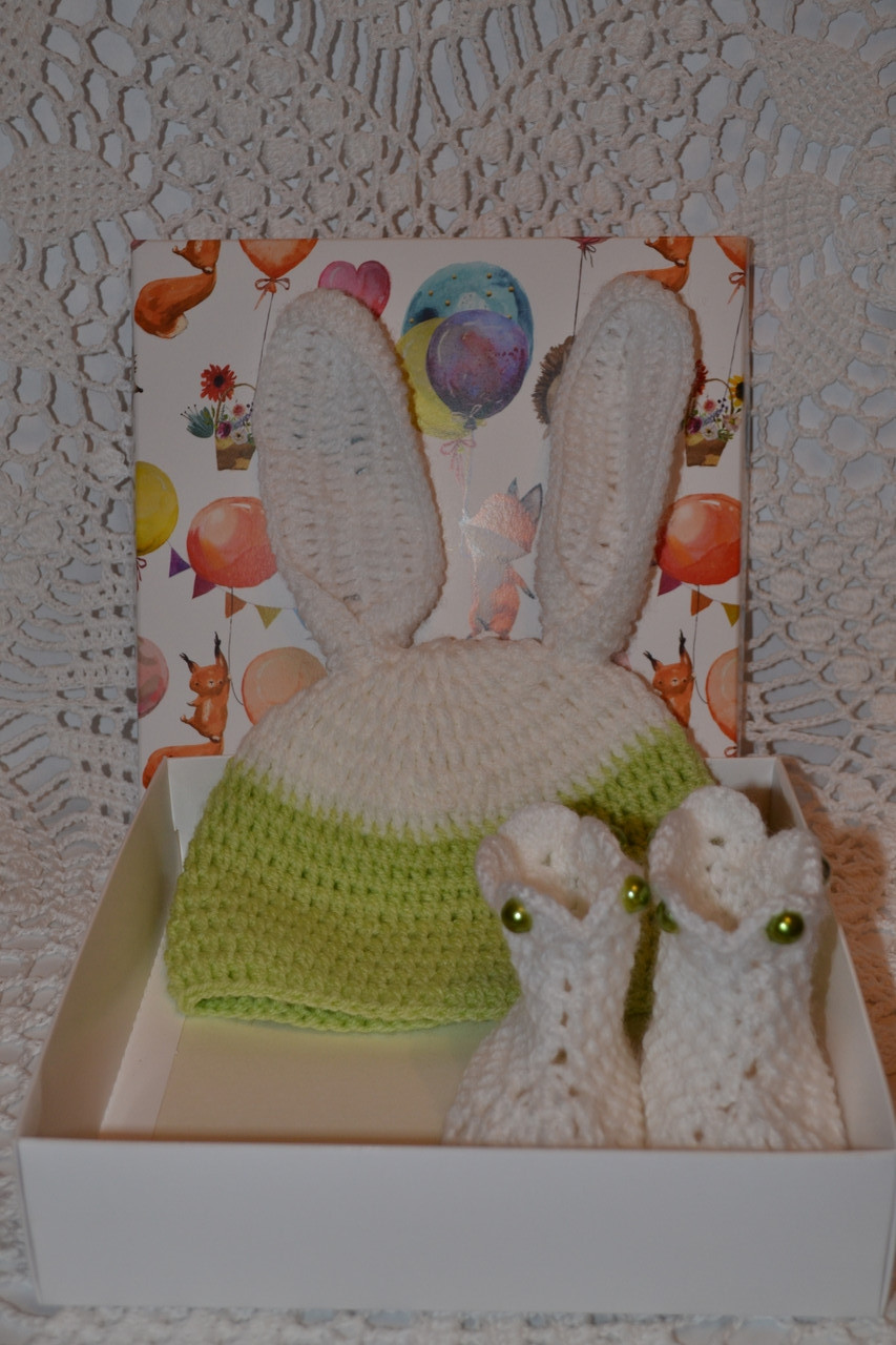 Шапочка с ушками для новорожденной для фотосессии и пинетки - фото 5 - id-p121042255