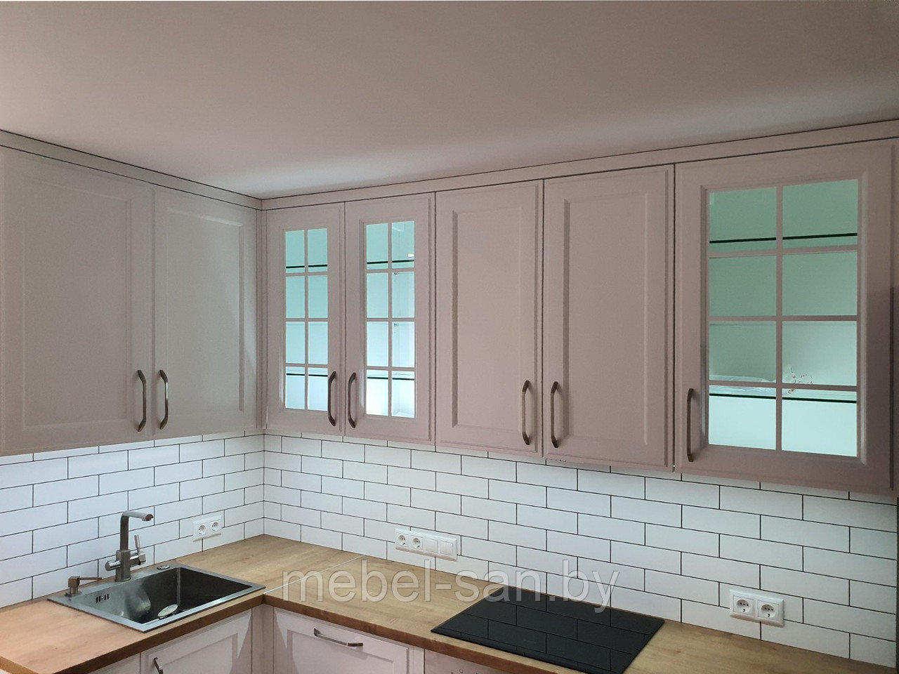 Кухня белая МДФ с витринами и подсветкой. - фото 8 - id-p121329532