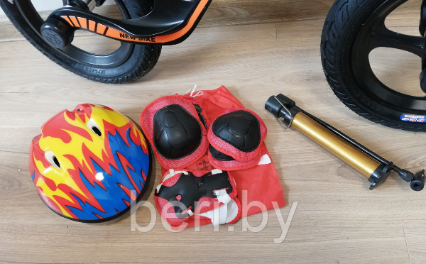 12-001 Детский беговел 12" Phoenix, шлем+защита+насос, руль и сидение регулируется, от 2 лет, красный - фото 4 - id-p121431947