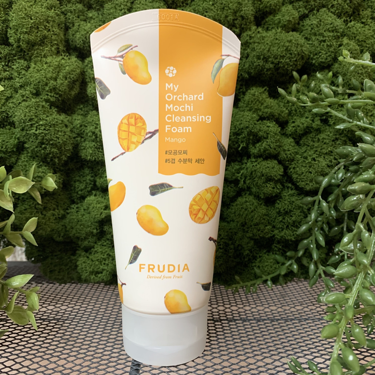 Пенка для умывания с экстрактом манго Frudia My Orchard Mango Mochi Cleansing Foam, 125 мл - фото 1 - id-p121505569