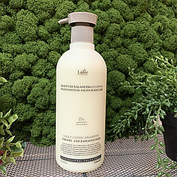 Шампунь для волос бессиликоновый Lador Moisture Balancing Shampoo Professional Salon Hair Care, 530 мл