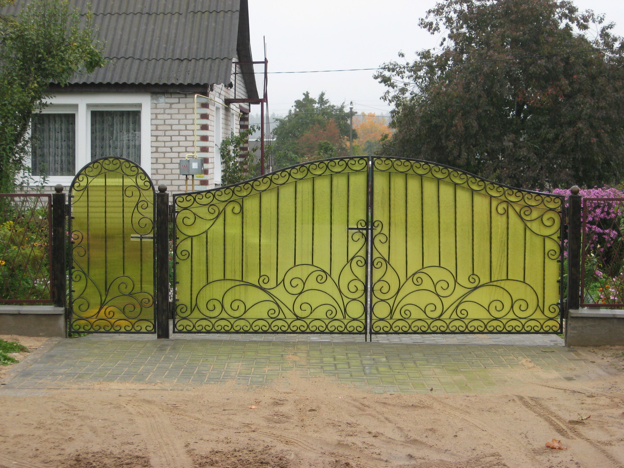 Железные ворота с коваными элементами №20 - фото 2 - id-p112745843