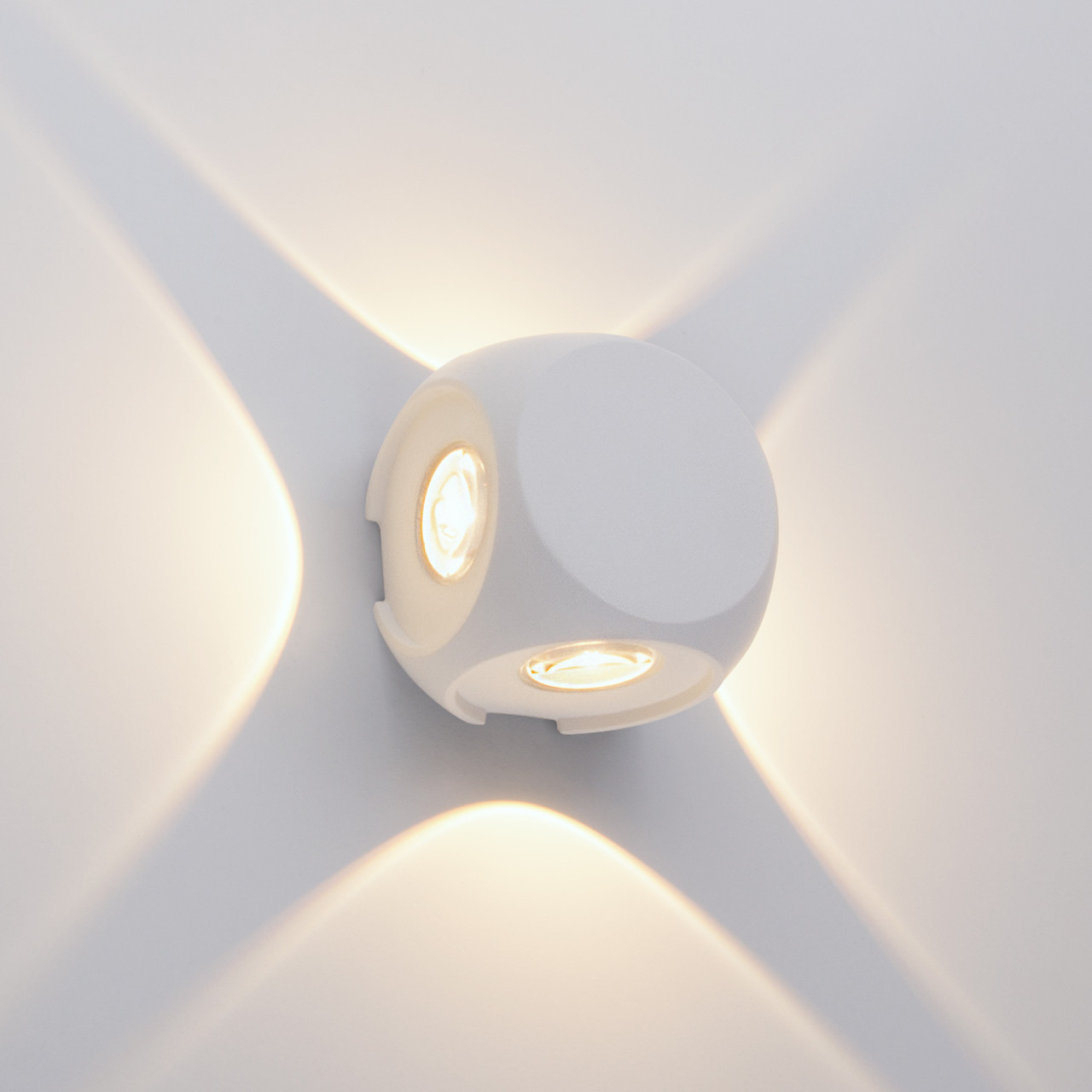 Настенный светильник 1504 TECHNO LED CUBE белый
