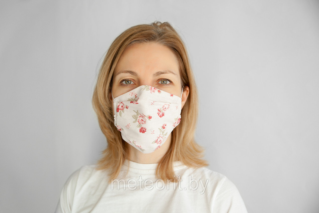Повязка (маска) защитная многоразовая (х/б) бежевая с цветами