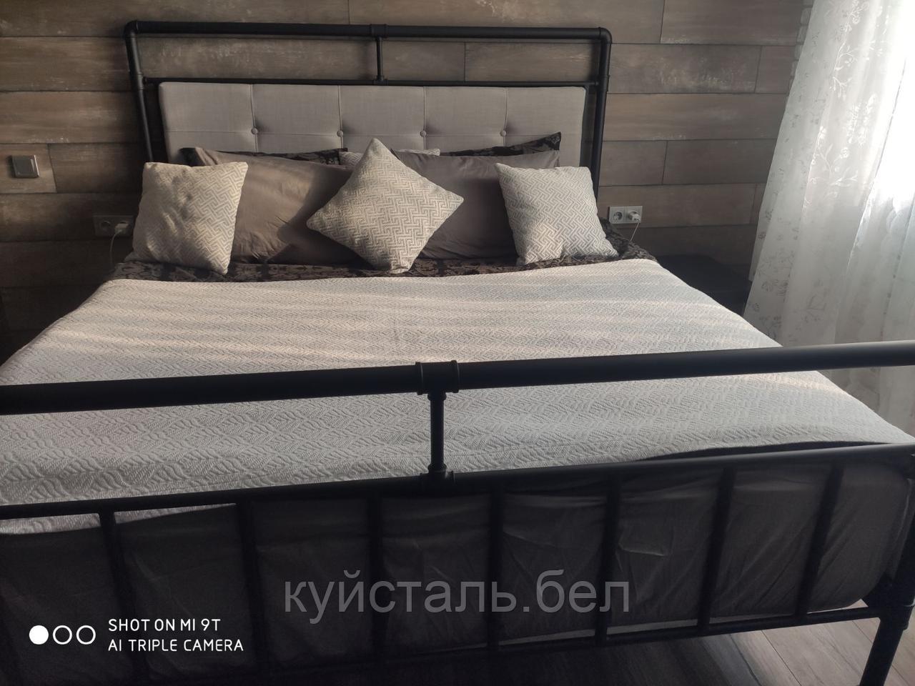 Металлическая кровать в стиле ЛОФТ из водопроводных труб