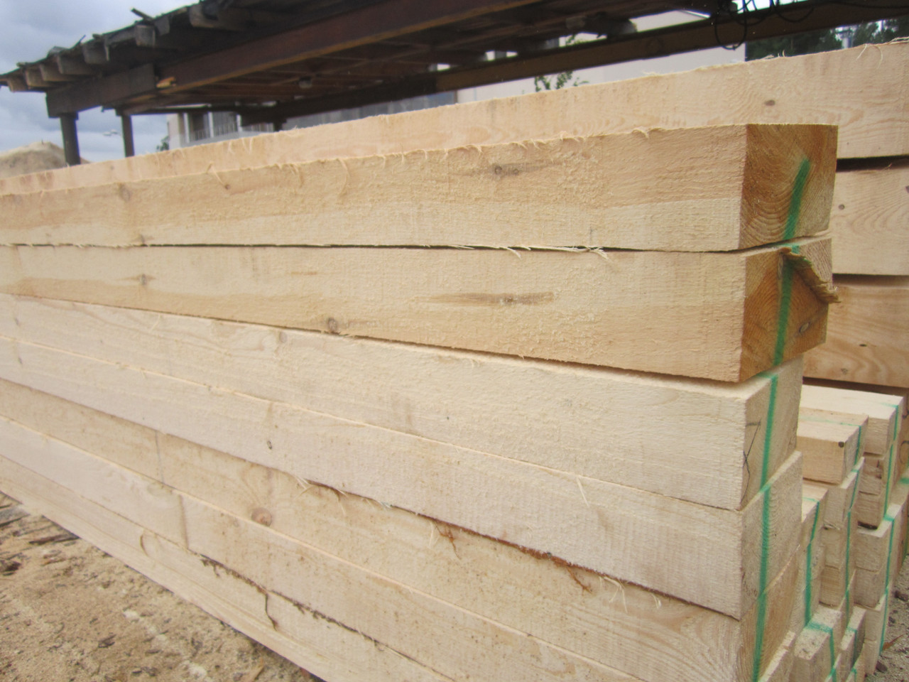 Балки перекрытий деревянные свежепиленные хвойных пород 4м, 6м (7м, 8м, 9м). - фото 10 - id-p7779916