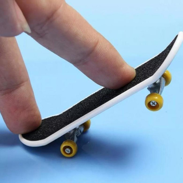 Фингерборд (скейт для пальцев) с запасными колёсами - фото 2 - id-p122240495