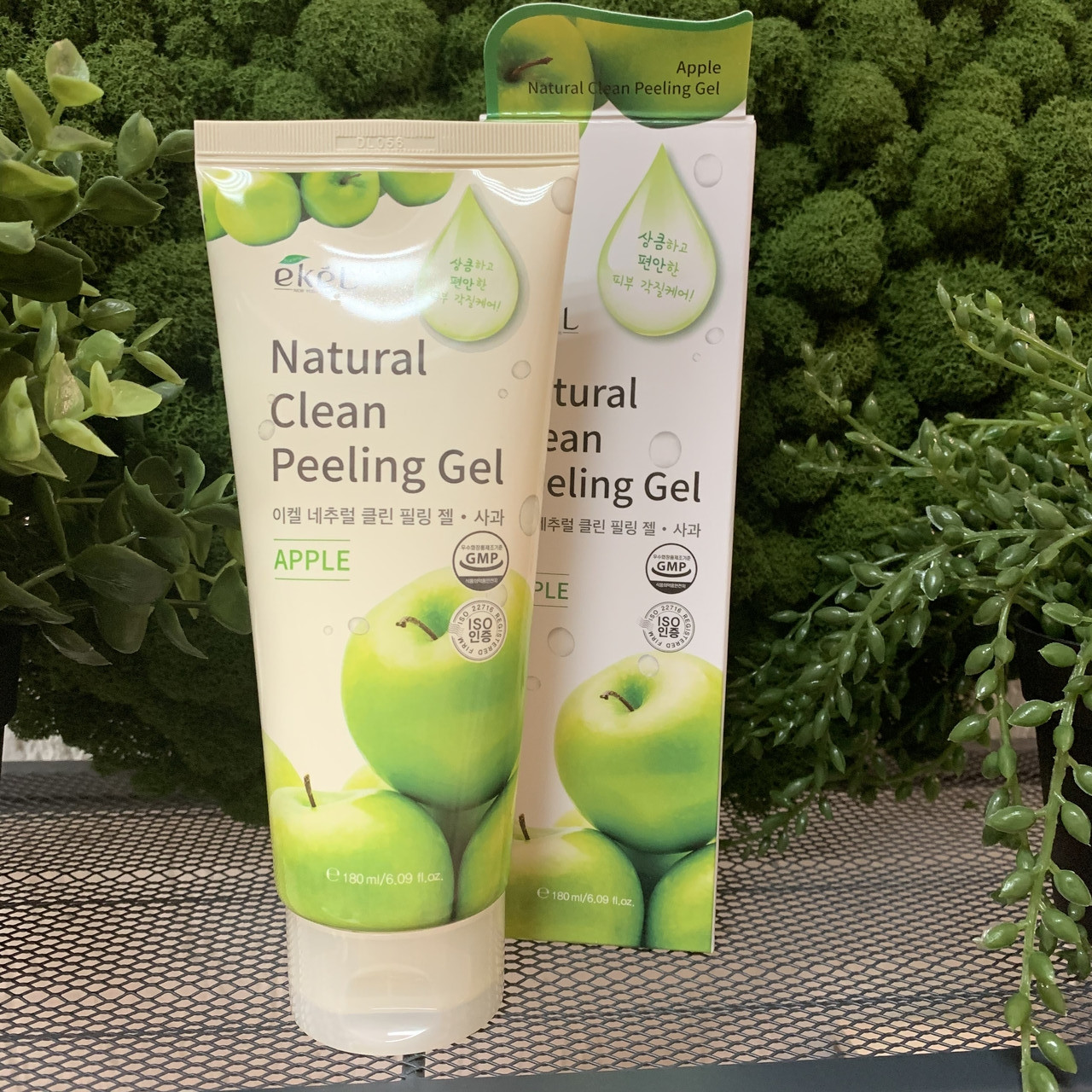 Пилинг-скатка для лица с экстрактом зеленого яблока EKEL Natural Clean Peeling Gel Apple, 180 мл