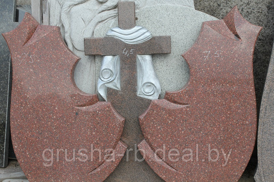 Двойной гранитный памятник с крестом