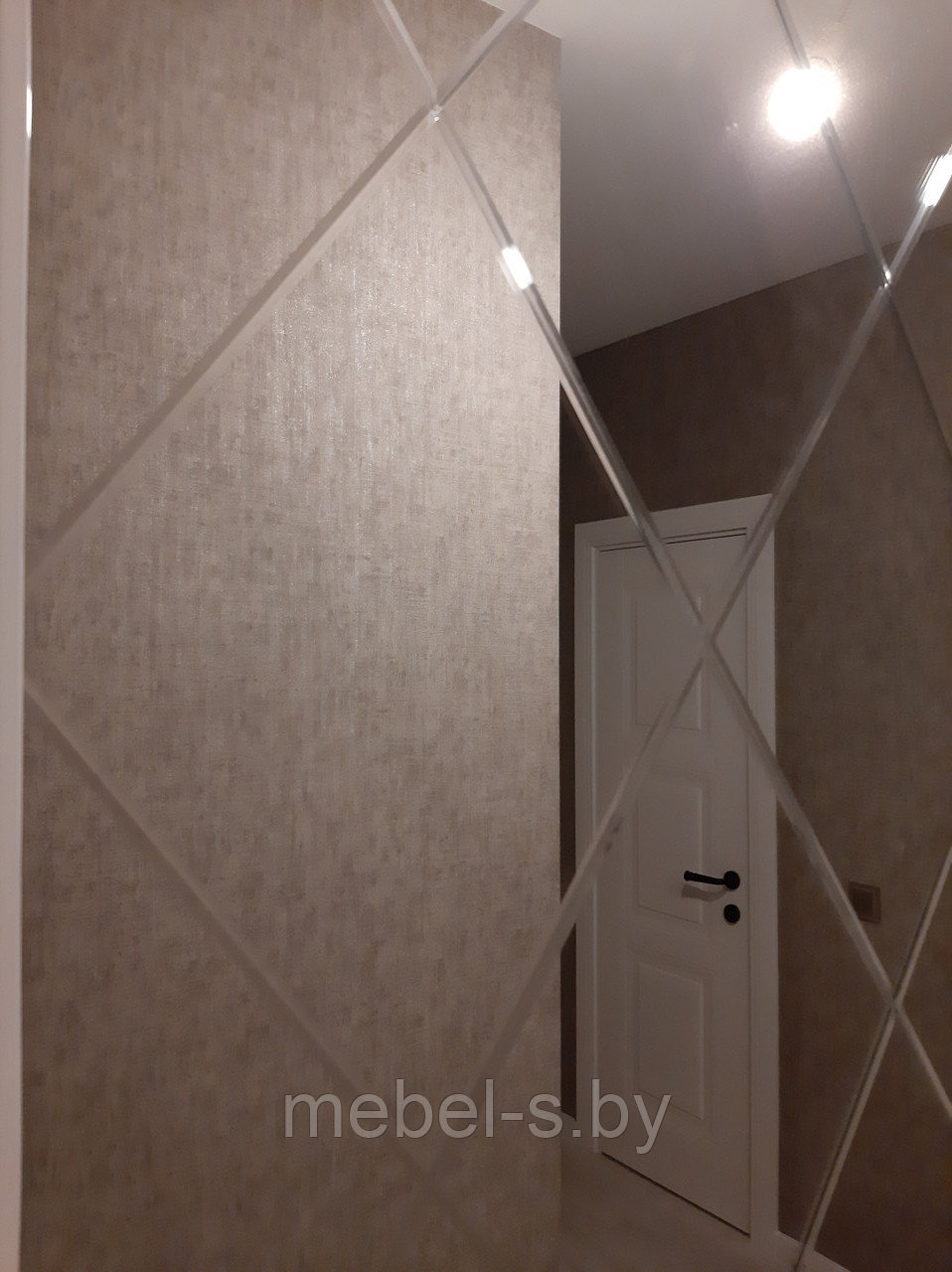 Шкаф с зеркалом с гравировкой