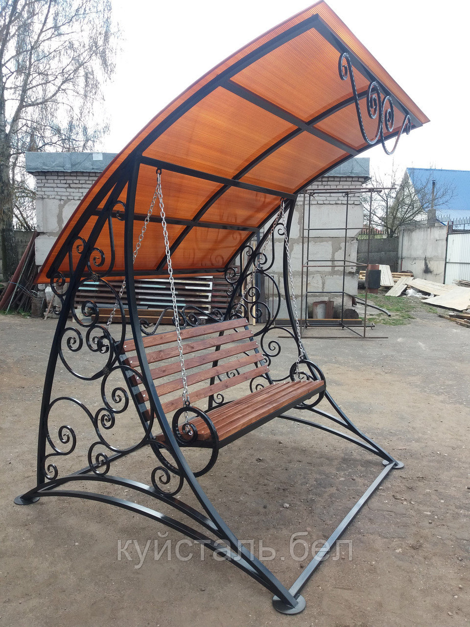 Садовые кованые качели