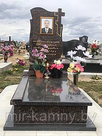 ПАМЯТНИК С КРЕСТОМ В СКИДЕЛЕ