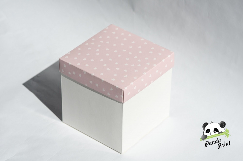 Коробка 150х150х150 Сердечки белые на розовом (белое дно) - фото 1 - id-p103040084
