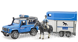 Игрушка Полицейский внедорожник Land Rover Defender с прицепом и фигурками Bruder 02588